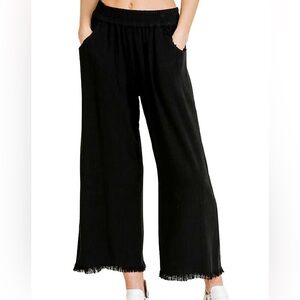 Umgee Black Wide Leg Crop Frayed Pants